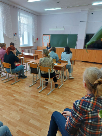 Специалист отдела защиты прав застрахованных ТФОМС региона Елена Егорова посетила общеобразовательные учреждения