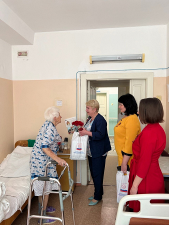 В преддверии праздника Дня Победы сотрудники ТФОМС Ульяновской области посетили Ульяновский областной клинический госпиталь ветеранов войн