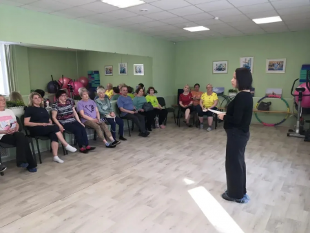 Информационные встречи с посетителями центра активного долголетия